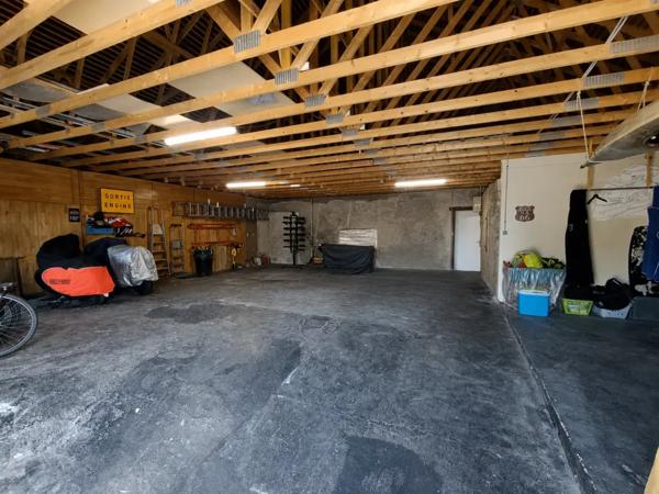 Grande maison de village sans travaux, garage et terrain
