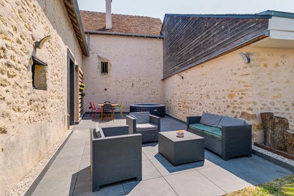Grande maison de village sans travaux, garage et terrain