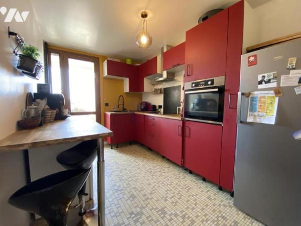 En exclusivité à Tinqueux, découvrez cet appartement de type 5 situé dans une résidence avec as...
