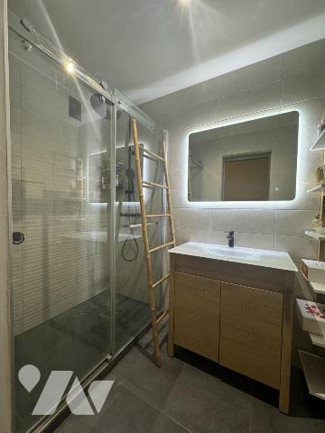 En exclusivité à Tinqueux, découvrez cet appartement de type 5 situé dans une résidence avec as...