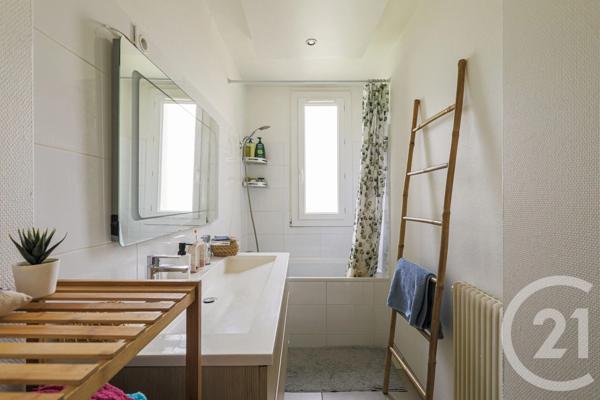 Appartement T4 à vendre  3 pièces - 69,13 m 2   MEYLAN  - 38