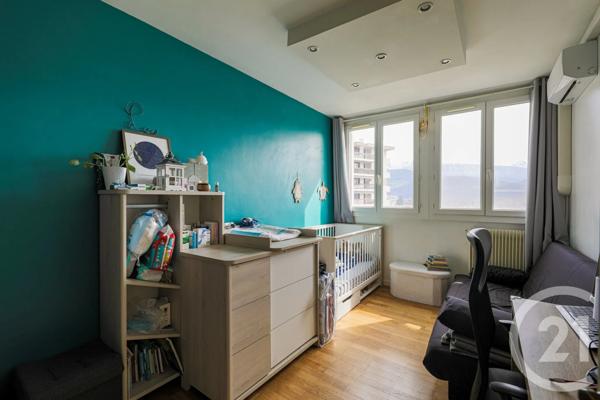 Appartement T4 à vendre  3 pièces - 69,13 m 2   MEYLAN  - 38