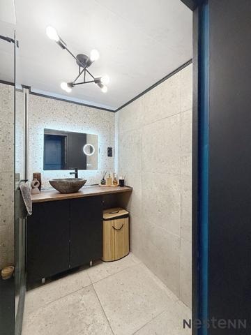 Appartement 2 chambres, lumineux, rénové avec goût - garage compris