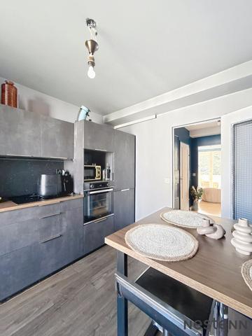 Appartement 2 chambres, lumineux, rénové avec goût - garage compris