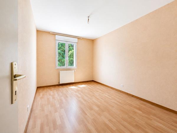 PLAIN PIED - 4 CHAMBRES A CROUTELLE
