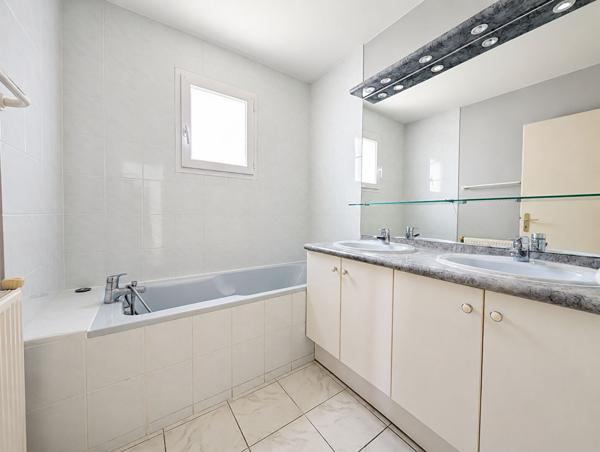 PLAIN PIED - 4 CHAMBRES A CROUTELLE