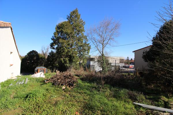 Montbartier (82700) EXCLUSIVITÉ. IDEAL INVESTISSEUR. TERRAIN CONSTRUCTIBLE AU COEUR DE MONTBARTIER (82700).