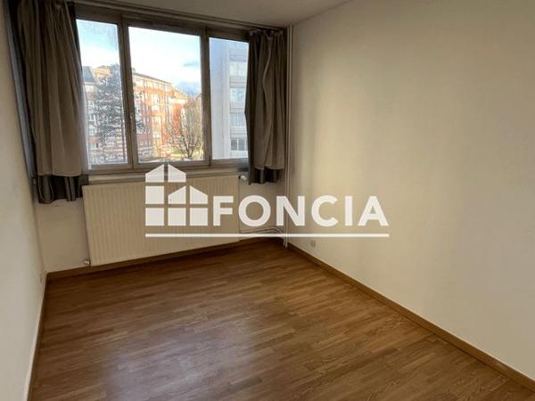 Location Appartement 2 pièces 47.5 m² - 49 A 59 RUE BONTE POLLET Lille 59000