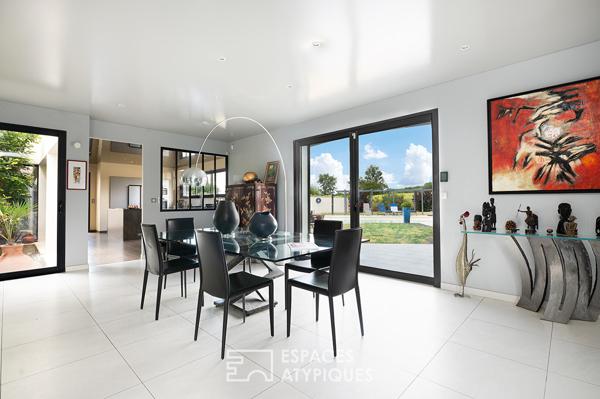 Villa contemporaine, lumière, nature et art de vivre