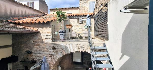 Maison de caractère avec garage, cour et terrasse FAUGERES 179 m2