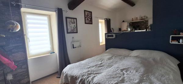 Maison de caractère avec garage, cour et terrasse FAUGERES 179 m2