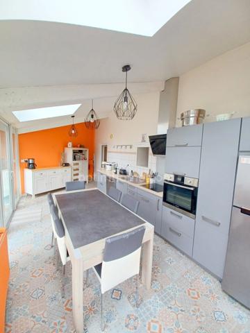 Spacieuse maison familiale à vendre, 4 chambres, grand garage et magnifique jardin