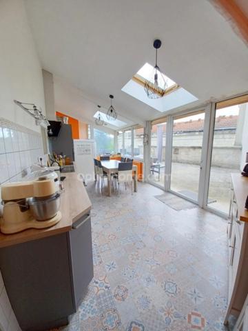 Spacieuse maison familiale à vendre, 4 chambres, grand garage et magnifique jardin