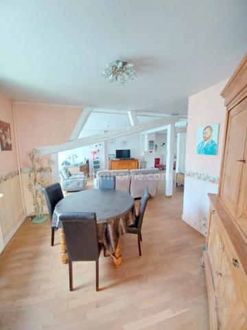 Spacieuse maison familiale à vendre, 4 chambres, grand garage et magnifique jardin