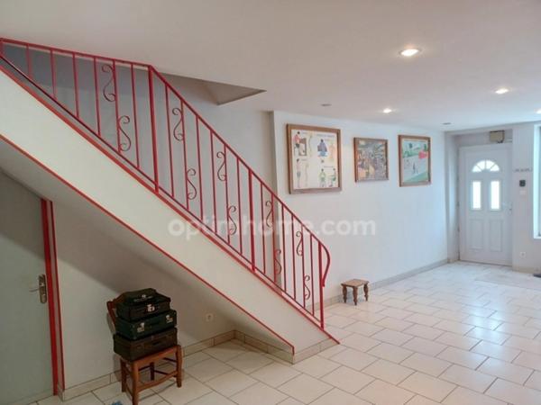 Spacieuse maison familiale à vendre, 4 chambres, grand garage et magnifique jardin