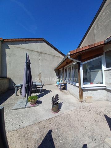 Spacieuse maison familiale à vendre, 4 chambres, grand garage et magnifique jardin