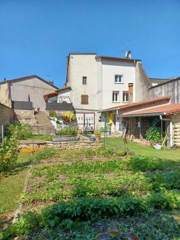 Spacieuse maison familiale à vendre, 4 chambres, grand garage et magnifique jardin