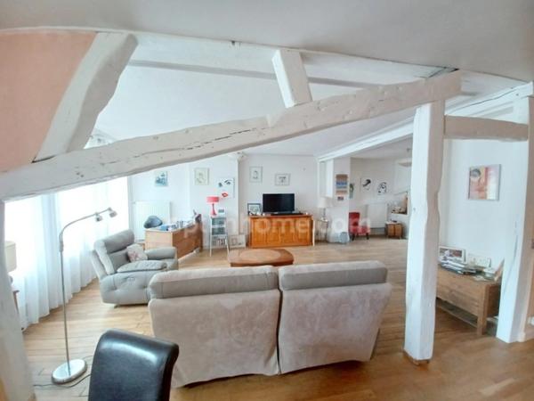 Spacieuse maison familiale à vendre, 4 chambres, grand garage et magnifique jardin