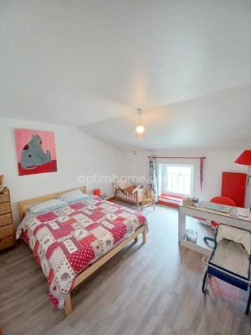 Spacieuse maison familiale à vendre, 4 chambres, grand garage et magnifique jardin