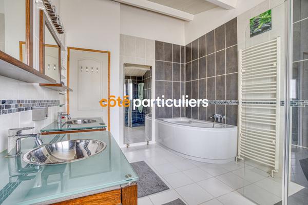 Vente Maison220 m² - 9 Pièces - TALMONT SAINT HILAIRE (85440)