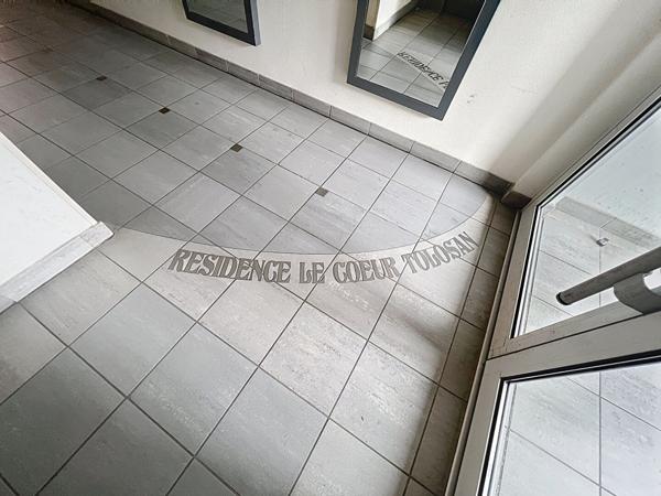 A VENDRE CASTANET TOLOSAN CENTRE-VILLE APPARTEMENT T3 LOUÉ AU PREMIER ETAGE AVEC BALCON ET PARKING