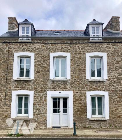 Maison à Vendre à Dinard (35800) en Ille-et-Vilaine (35)

Cette maison se situe à Dinard. D'u...