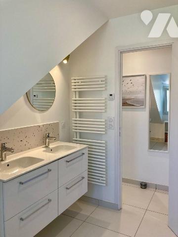 Maison à Vendre à Dinard (35800) en Ille-et-Vilaine (35)

Cette maison se situe à Dinard. D'u...