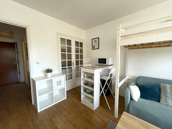 CHAVILLE - Studio meublé avec balcon au calme. Loyer 850 €/mois charges comprises **  - Référence  737-C