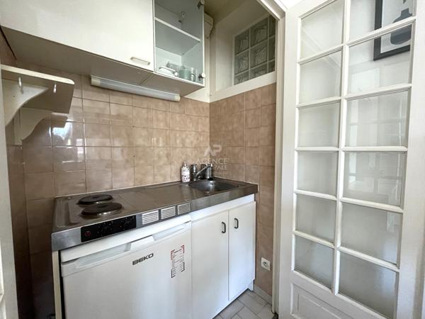 CHAVILLE - Studio meublé avec balcon au calme. Loyer 850 €/mois charges comprises **  - Référence  737-C