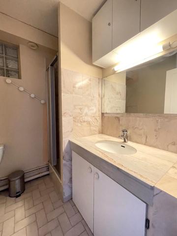 CHAVILLE - Studio meublé avec balcon au calme. Loyer 850 €/mois charges comprises **  - Référence  737-C