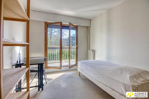 Versailles Glatigny Appartement 5 pièces 110 m² avec chambre attenante de 16m² situé au 1er étage avec ascenseur, balcon plein sud, 2 caves et une place de parking €750 000 ** - Référence 26764