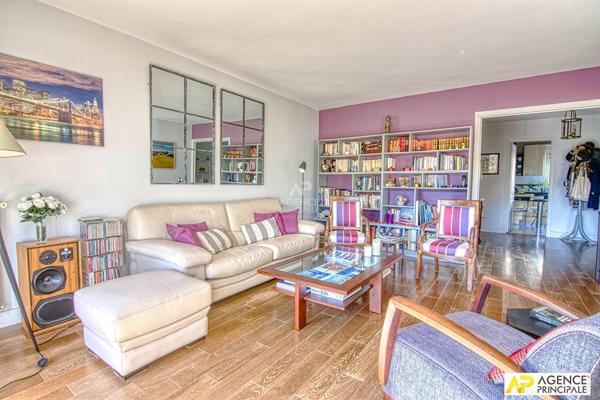 Versailles Glatigny Appartement 5 pièces 110 m² avec chambre attenante de 16m² situé au 1er étage avec ascenseur, balcon plein sud, 2 caves et une place de parking €750 000 ** - Référence 26764