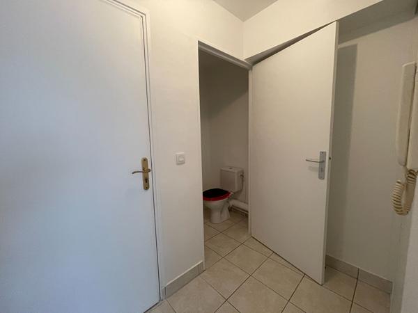 A vendre à Vannes Appartement une chambre, une place de parking, une cave, ascenseur