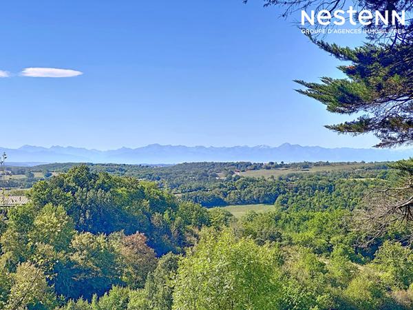 A vendre magnifique terrain constructible à Auch avec vue Pyrénées