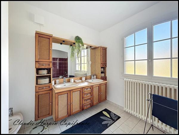 Maison à vendre 8 pièces  (79) CHATILLON-SUR-THOUET - 219 m² hab 4 à 6 ch - terrain environ 2500 m²