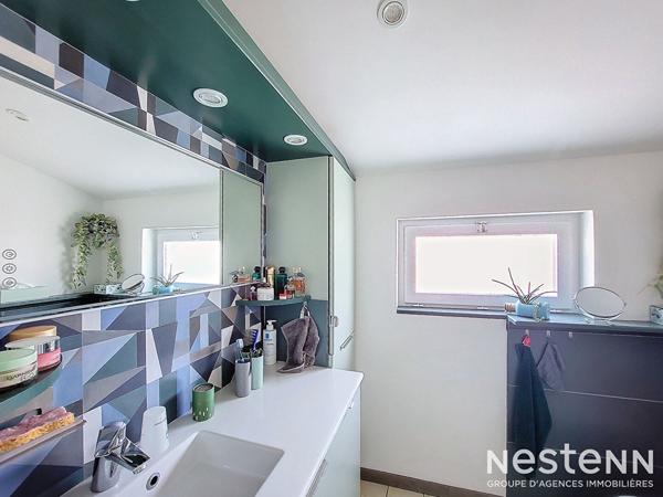 À vendre maison en pierre rénovée de 165 m² avec dépendances et parc paysagé de 4 100 m²