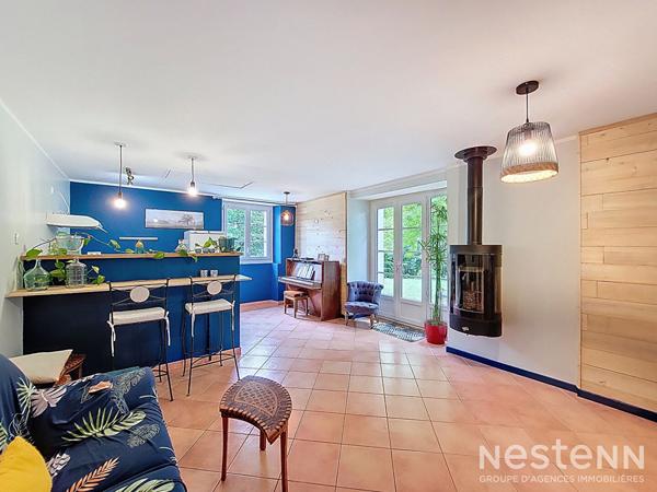 À vendre maison en pierre rénovée de 165 m² avec dépendances et parc paysagé de 4 100 m²