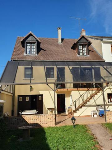 Maison  5 pièce(s) 118 m2 4 chambres s/sol jardin 770 m2