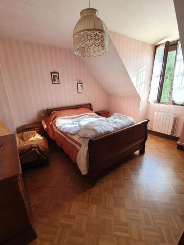 Maison  5 pièce(s) 118 m2 4 chambres s/sol jardin 770 m2