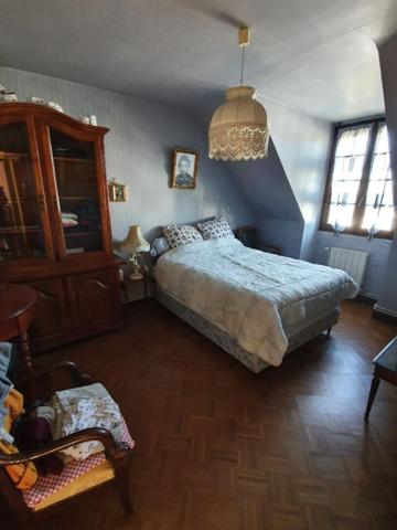 Maison  5 pièce(s) 118 m2 4 chambres s/sol jardin 770 m2