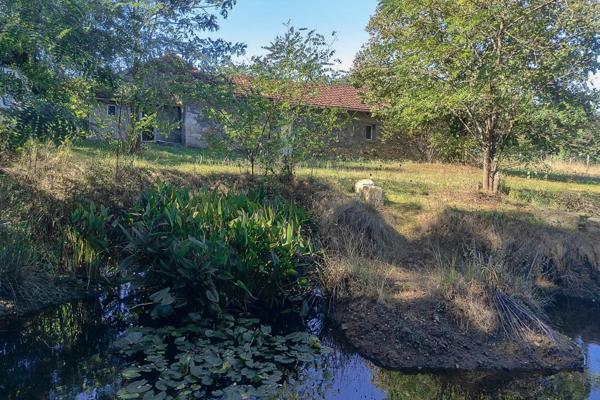 Propriété de trois maisons au calme
