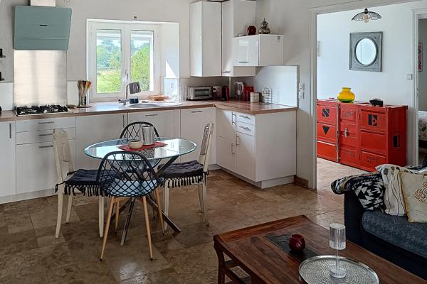 Propriété de trois maisons au calme