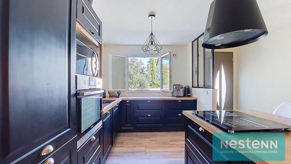 Istres, Maison 125m², type 4, 3 chambres, au calme absolu, atelier, garage, cave, véranda, terrasse et jardin