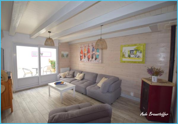 Maison à vendre 3 pièces SAINT CLEMENT DES BALEINES (17), maison à l'état neuf dans le village