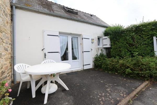 Maison en pierre avec jardin, garage et terrain constructible à Roscoff 29680