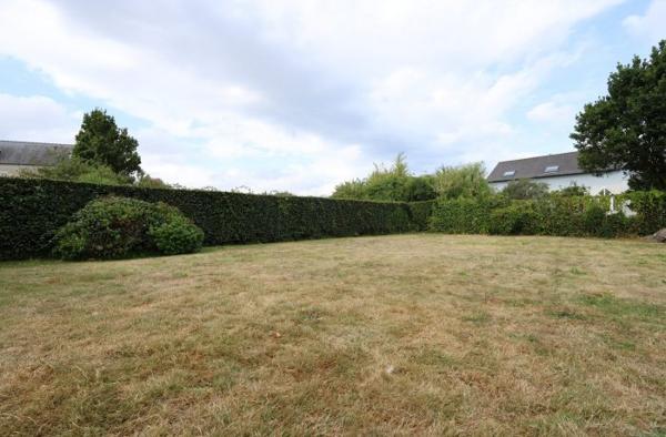 Maison en pierre avec jardin, garage et terrain constructible à Roscoff 29680