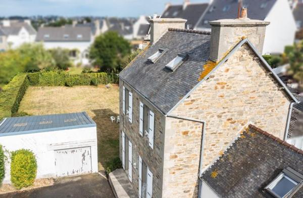 Maison en pierre avec jardin, garage et terrain constructible à Roscoff 29680