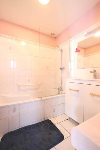 Maison en pierre avec jardin, garage et terrain constructible à Roscoff 29680