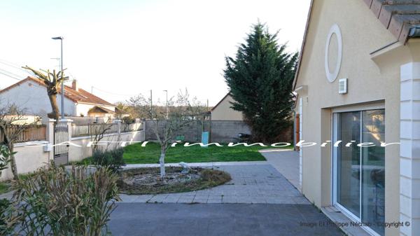 Rosny-sur-Seine : Maison contemporaine 127m2 avec vie de Plain-pied / 5 chambres / jardin clos de 840m2 autour.