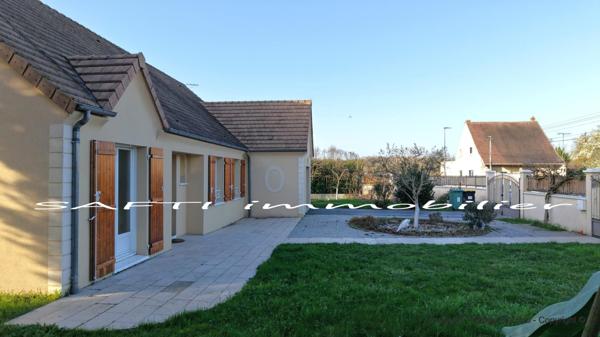 Rosny-sur-Seine : Maison contemporaine 127m2 avec vie de Plain-pied / 5 chambres / jardin clos de 840m2 autour.